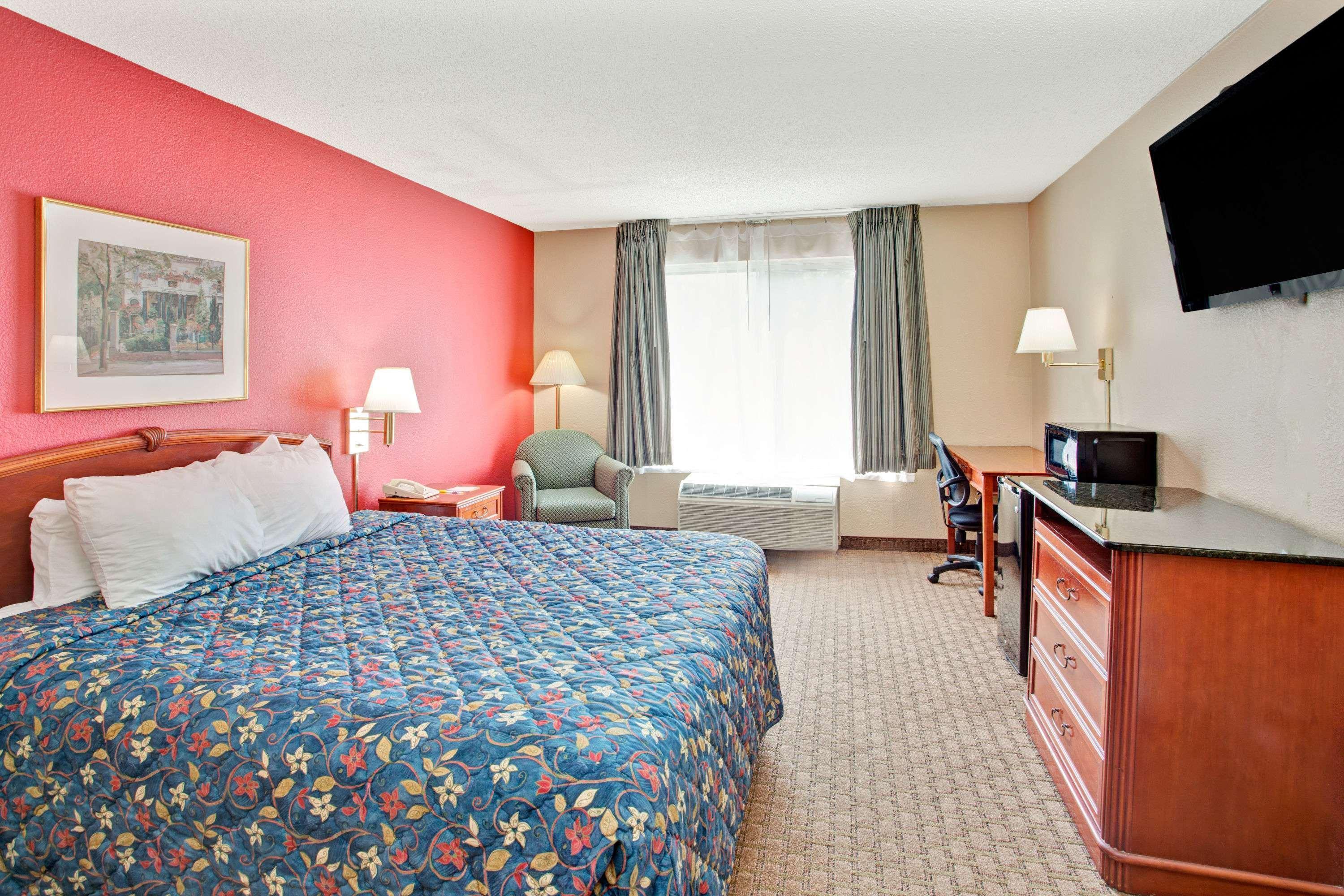 Days Inn By Wyndham Marietta-Atlanta-Delk Road Eksteriør billede